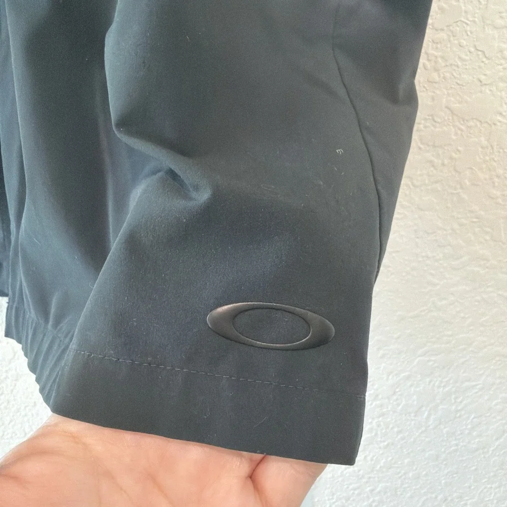 Oakley Men's Regular Fit Black Shorts Size 38